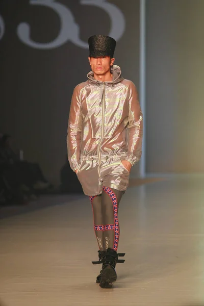 Гонконг Актор Мойсей Чан Паради Показати Створення Японська Мода Desinger — стокове фото