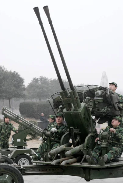 Chinese Meteorologische Departement Werknemers Voor Bereiden Het Vuur Van Artilleriegranaten — Stockfoto