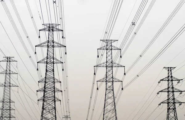 Προβολή Πυλώνων Και Ηλεκτρικών Καλωδίων Υψηλής Τάσης Στο Πεκίνο Κίνα — Φωτογραφία Αρχείου