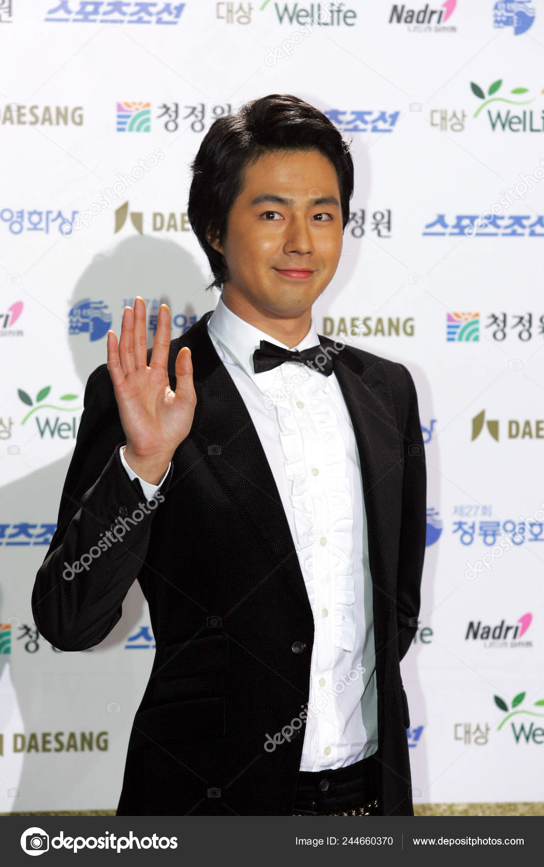 Южнокорейский Актёр Сон Sung Прибыл Церемонию Вручения Премии.