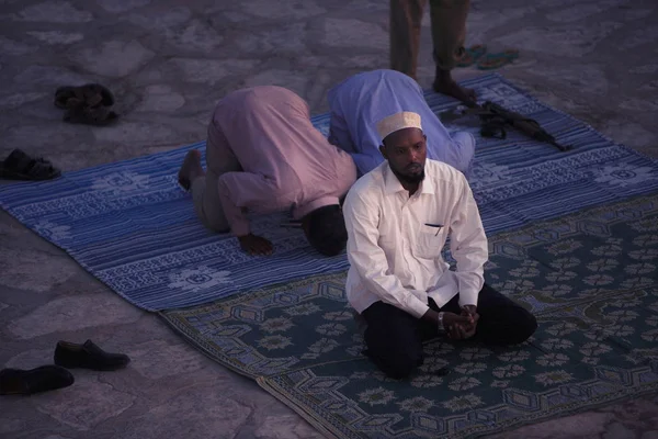 Muszlimok Imádkoznak Egy Szállodában Garowe Puntland Állam Szomália Január 2009 — Stock Fotó
