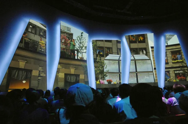Відвідувачів Дивитися Фільм Саду Павільйон Сша Парку World Expo Шанхаї — стокове фото