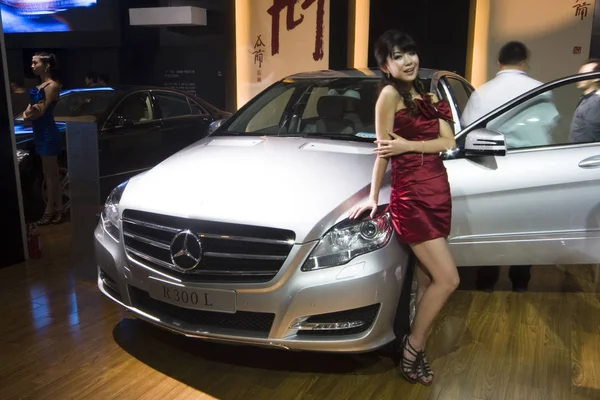 Model Poses Mercedes Benz Car Auto Show Jinan East Chinas — Stock Photo, Image