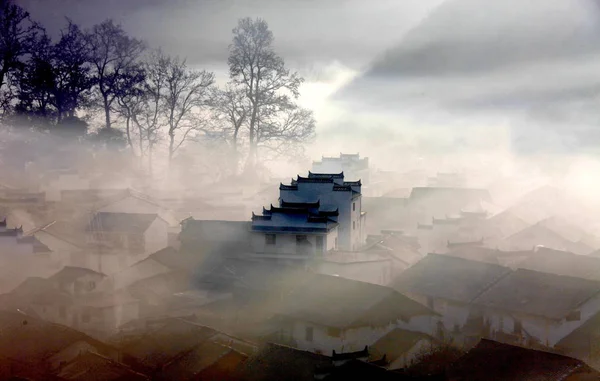 Uitzicht Residentiële Huizen Midden Van Mist Ochtend Shicheng Wuyuan County — Stockfoto