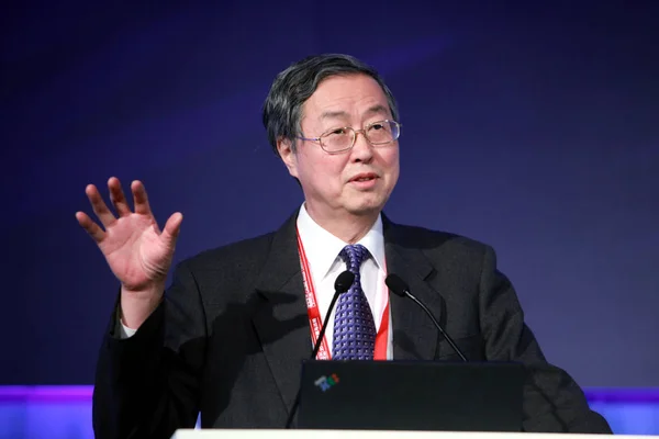 中国央行中国人民银行行长周小川在2011年12月15日于中国北京举行的2012年 年会上发表讲话 — 图库照片