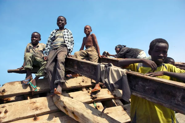 Somaliska Barn Spelar Vid Kaj Bosaso Boosaaso Somalia Januari 2009 — Stockfoto