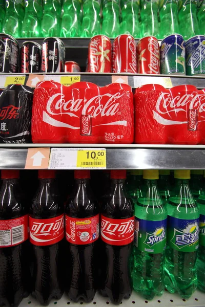 Garrafas Coque Coca Cola São Vistas Venda Supermercado Xangai China — Fotografia de Stock