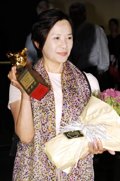 Actriz Hong Kong Deannie Yip Deannie Celebra Trofeo Mejor Actriz — Foto de Stock