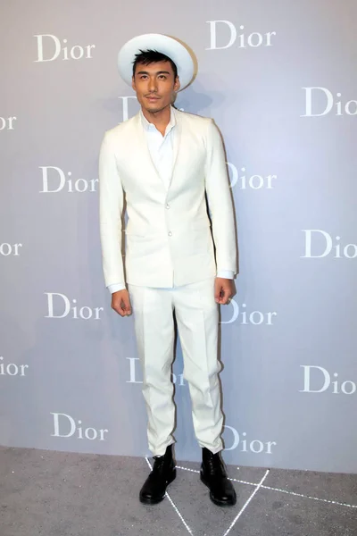 Der Chinesische Schauspieler Bing Posiert Bei Der Eröffnungszeremonie Des Dior — Stockfoto