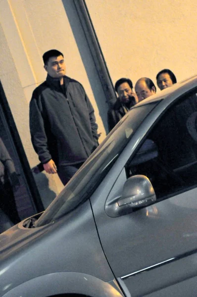 Der Chinesische Basketballspieler Yao Ming Von Houston Rockets Verlässt Ein — Stockfoto