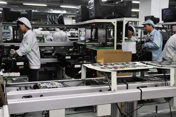 Trabalhadores Chineses Foxconn Trabalho Uma Oficina Fábrica Shenzhen Foxconn Technology — Fotografia de Stock