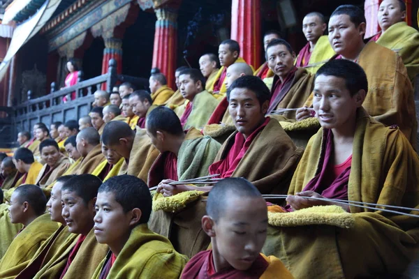 Mönche Bereiten Sich Darauf Vor Einem Buddhistischen Tempel Lhasa Südwestchina — Stockfoto