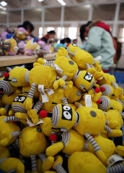 Trabalhadores Fábrica Chineses Fêmeas Fabricam Brinquedos Para Serem Exportados Fábrica — Fotografia de Stock