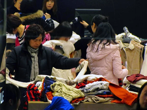 Lokalbefolkningen Butik För Plagg Befordran Butik Shanghai Kina November 2009 — Stockfoto