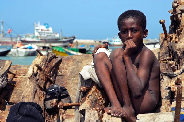 Somali Child Whiles Away His Time Dock Bosaso Boosaaso Somalia — Stock Photo, Image