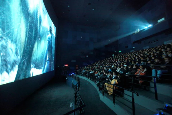 Local Residents Watch Imax Version Movie Avatar Peace Cinema Shanghai — Stock Photo, Image