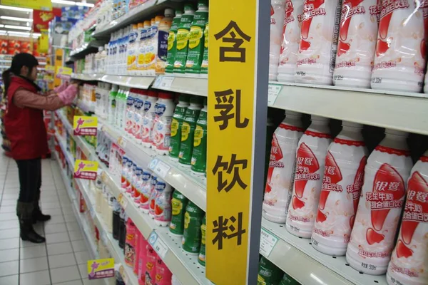 Las Bebidas Leche Wahaha Están Venta Supermercado Nantong Provincia Chinas — Foto de Stock