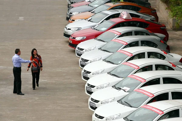 Compradores Chineses Olham Para Carros Jac Mercado Automóveis Cidade Haikou — Fotografia de Stock