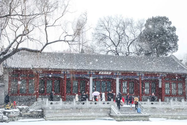 Una Vista Del Campus Universidad Tsinghua Cubierta Nieve Durante Una — Foto de Stock