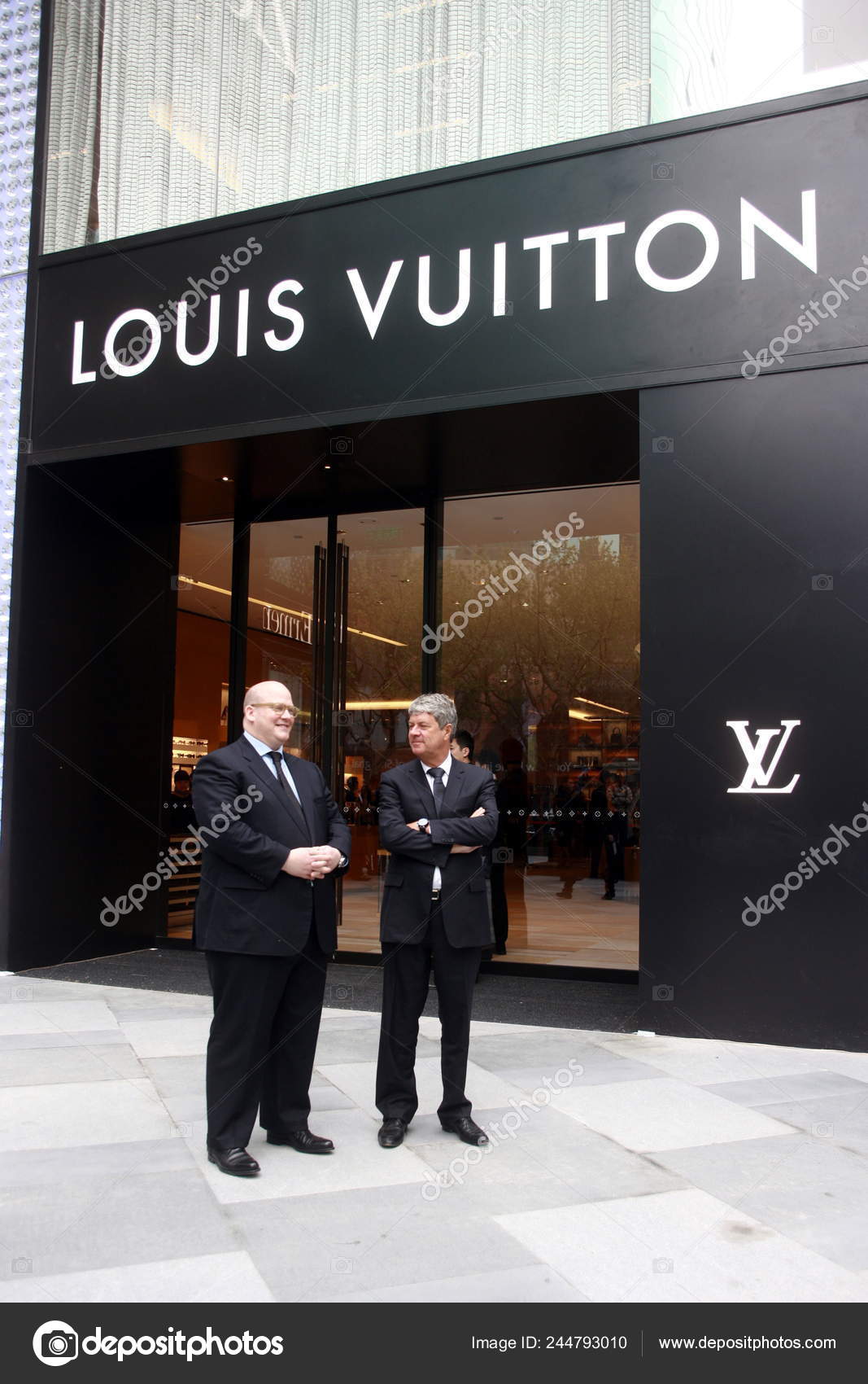 Shoppers Queue Outside Louis Vuitton Store Editorial Stock Photo - Stock  Image