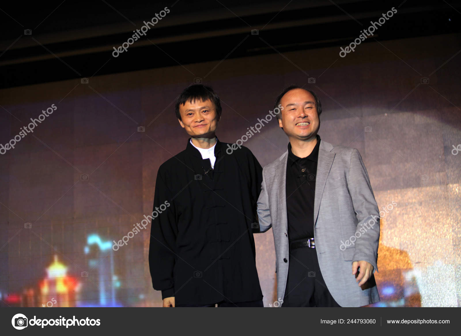 Jack Yun Kiri Ketua Dan Ceo Alibaba Group Dan Masayoshi — Foto Editorial  Stok © IC Photo #244793060