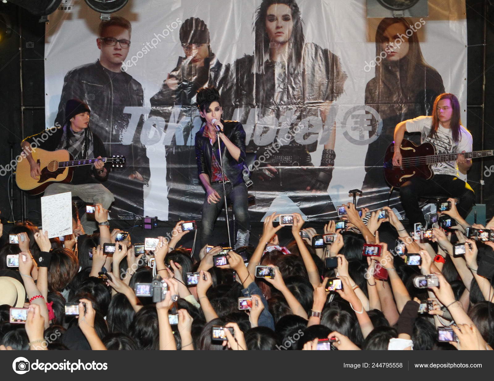 Немецкая Рок Группа Tokio Hotel Выступает Время Мини Концерта.