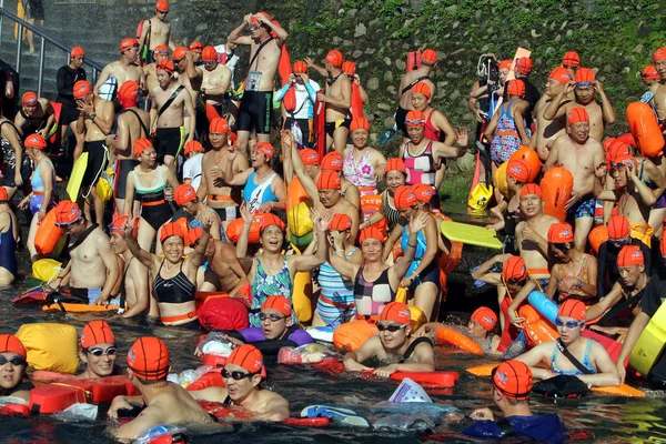 Centenas Pessoas Preparam Para Nadar Através Lago Sun Moon Nantou — Fotografia de Stock