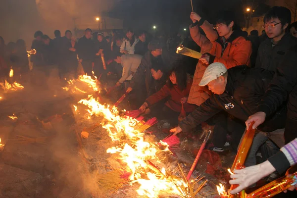 Çin Halkı Wuhan Guiyuan Budist Tapınağı Nda Çin Mitolojisinde Zenginlik — Stok fotoğraf