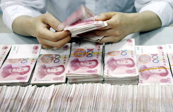 Китайський Клерк Банку Розраховує Юанів Єни Юанів Банкноти Банку Huaibei — стокове фото