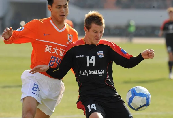 Scott Jamieson Van Australias Adelaide United Concurreert Tegen Zheng Van — Stockfoto