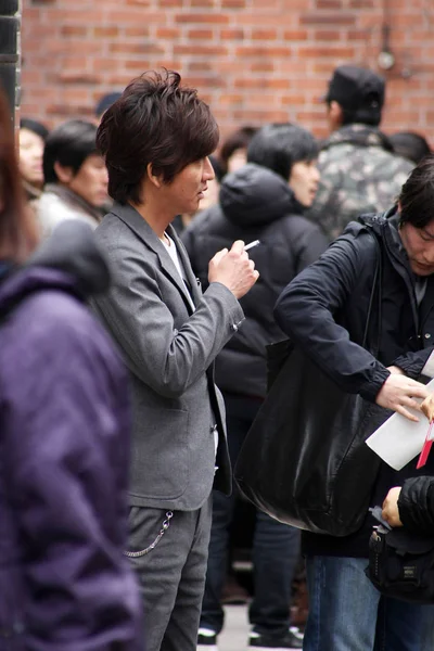 Japán Színész Kimura Takuya Dohányzik Forgatás Dráma Hold Szerelme Shanghai — Stock Fotó