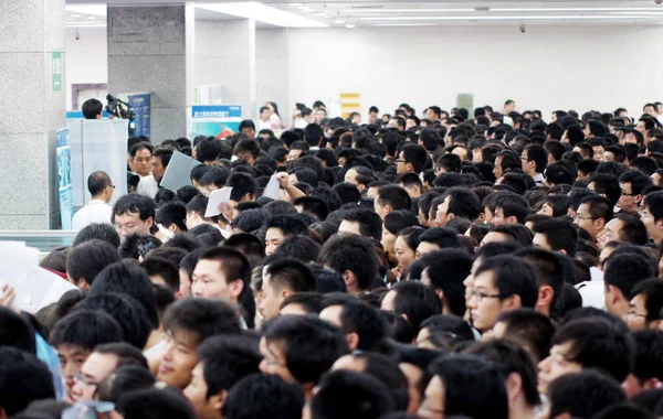Китайський Шукачам Натовпу Стенд Foxconn Technology Групи Під Час Ярмарку — стокове фото