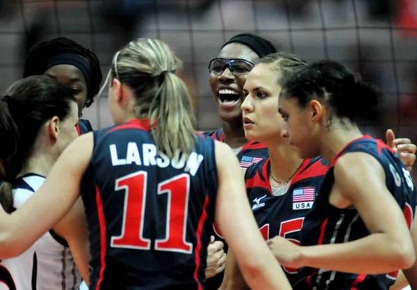 Giocatori Statunitensi Celebrano Vittoria Sul Giappone Una Partita Pallavolo Della — Foto Stock