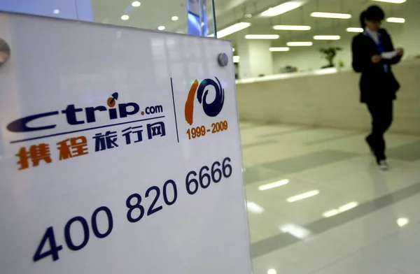Tábla Mutatja Telefonszámot Ctrip Com Látható Székhelyén Ctrip Sanghajban Kínában — Stock Fotó