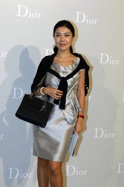 Mang Caporedattore Trends Bazaar Posa Prima Della Sfilata Dior Cruise — Foto Stock
