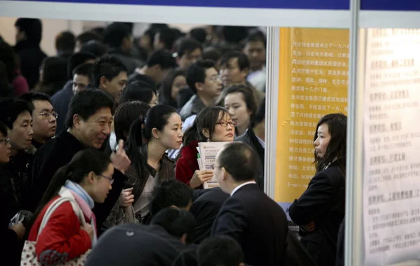 Buscadores Empleo Chinos Multitudes Durante Una Feria Empleo Beijing China — Foto de Stock