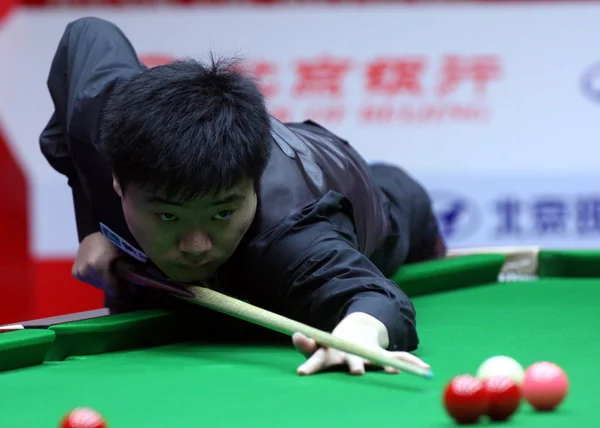Ding Junhui Kína Játszik Egy Lövés Mark Selby Elleni Angliában — Stock Fotó