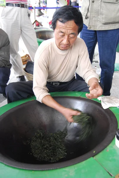 Cinese Asciuga Foglie Wok Nella Città Qingdao Nella Provincia Orientale — Foto Stock