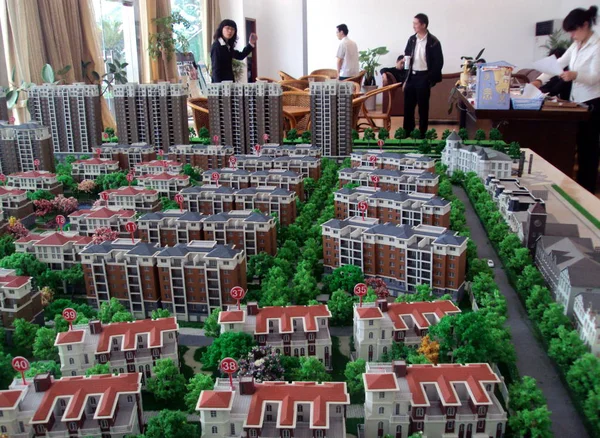 2010年5月5日江苏省南通市房地产交易会的房屋模型透视 — 图库照片