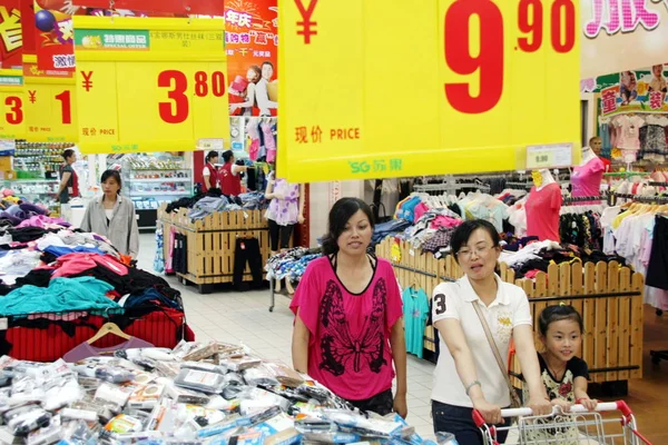 Kinesiska Kunder Butik För Produkter Till Försäljning Stormarknad Nantong City — Stockfoto