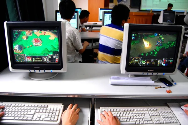 Les Internautes Chinois Jouent Des Jeux Ligne Dans Cybercafé Chongqing — Photo