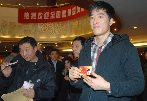 Hurdler Cina Liu Xiang Benar Menunjukkan Lulus Delegasinya Untuk Sesi — Stok Foto