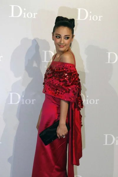Atriz Chinesa Zhang Yuqi Posa Antes Desfile Moda Dior Cruise — Fotografia de Stock
