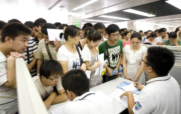 Kínai Álláskeresők Tömeg Fülkében Foxconn Munkaerő Piaci Zhengzhou Város Központi — Stock Fotó