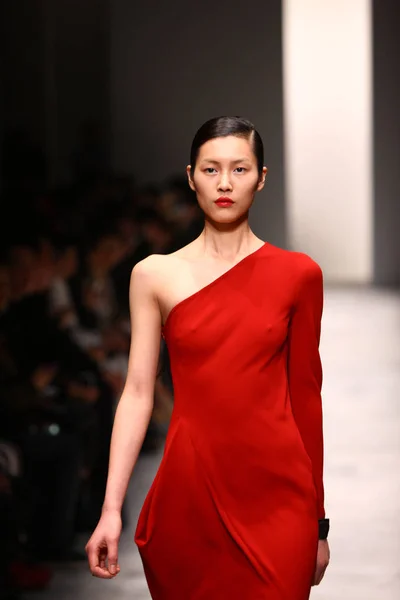 Una Sfilata Modelle Durante Sfilata Moda Calvin Klein Autunno Inverno — Foto Stock