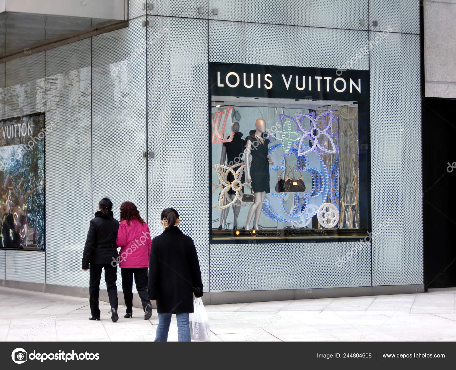 Louis vuitton store shanghai hi-res stock photography and images