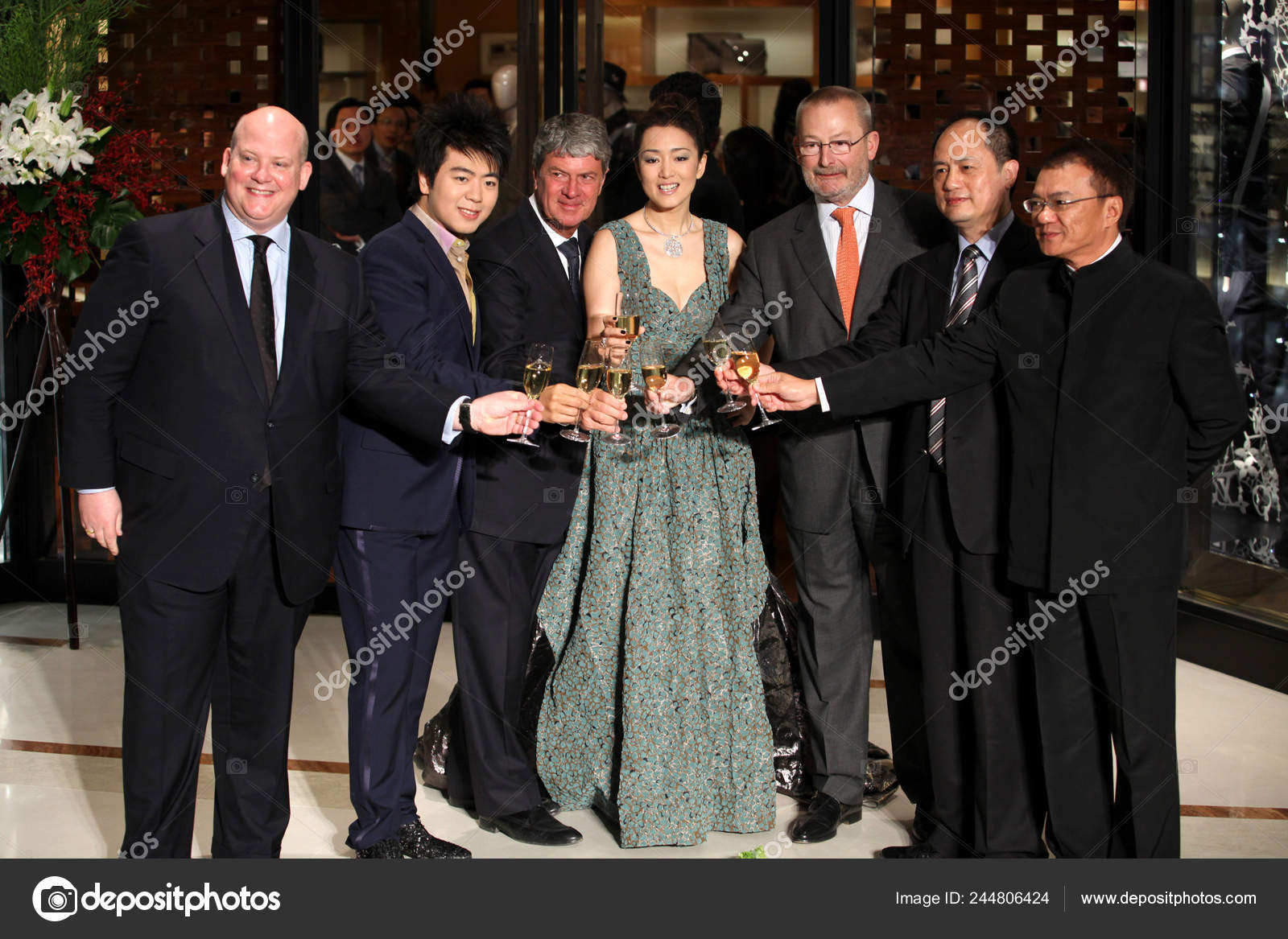 Left Christopher Zanardi Landi Ceo Louis Vuitton China Chinese Pianist –  Stock Editorial Photo © ChinaImages #244806424
