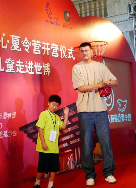 Jugador Baloncesto Chino Yao Ming Los Houston Rockets Está Junto —  Fotos de Stock