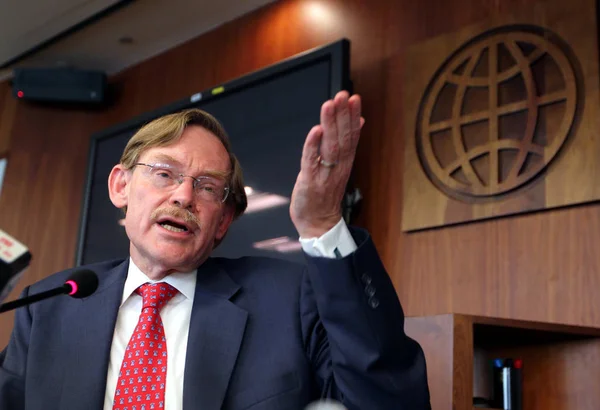 Presidente Del Banco Mundial Robert Zoellick Responde Una Pregunta Durante — Foto de Stock