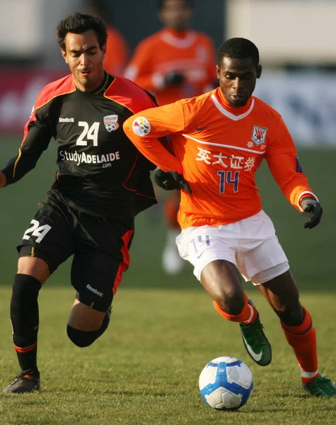 Marcos Flores Australias Adelaide United Competes Fred Benson Chinas Shandong — Stock Photo, Image